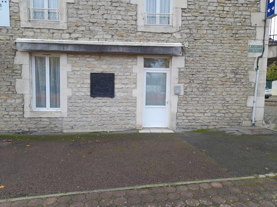 Appartement Au Bord Du Canal Montbard Exterior photo