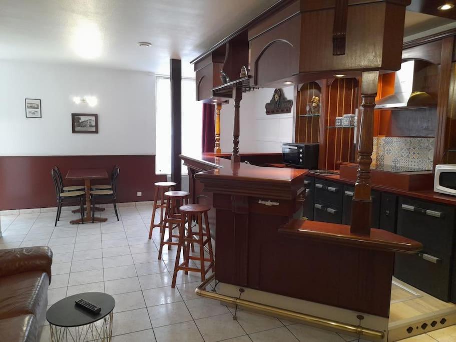 Appartement Au Bord Du Canal Montbard Exterior photo